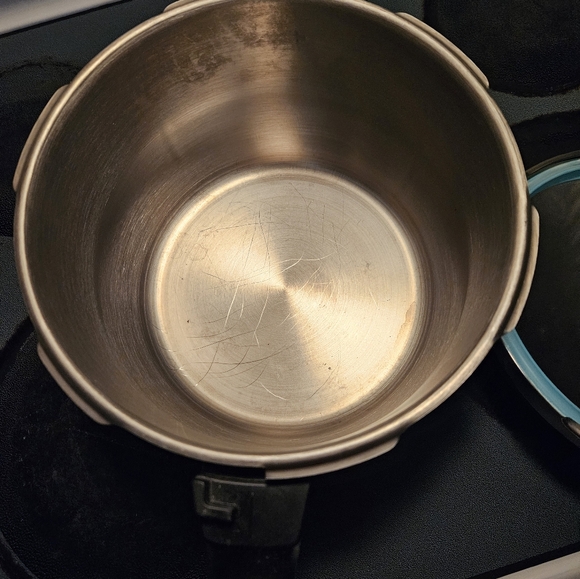 Pressure Cooker - Picture 5 of 5